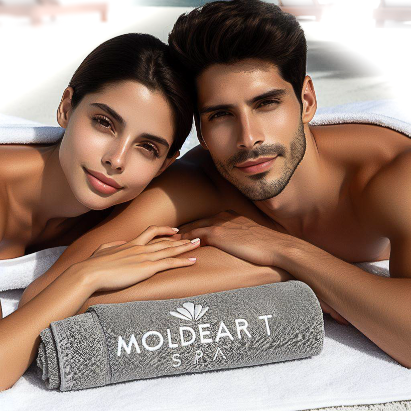 Una joven pareja tomando Servicios de Estática y Spa en Girardot