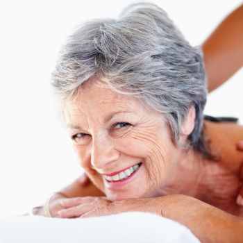 adulto mayor con un Plan Integral de Spa para el Adulto Mayor en un Masaje Terapéutico para la Tercera Edad en Girardot