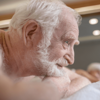 hombre en Plan Integral de Spa para el Adulto Mayor